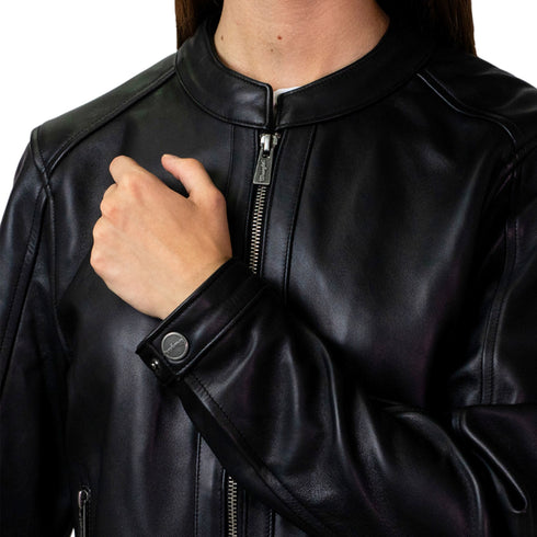 Chamarra de Piel para dama en color negro marca Wrangler.